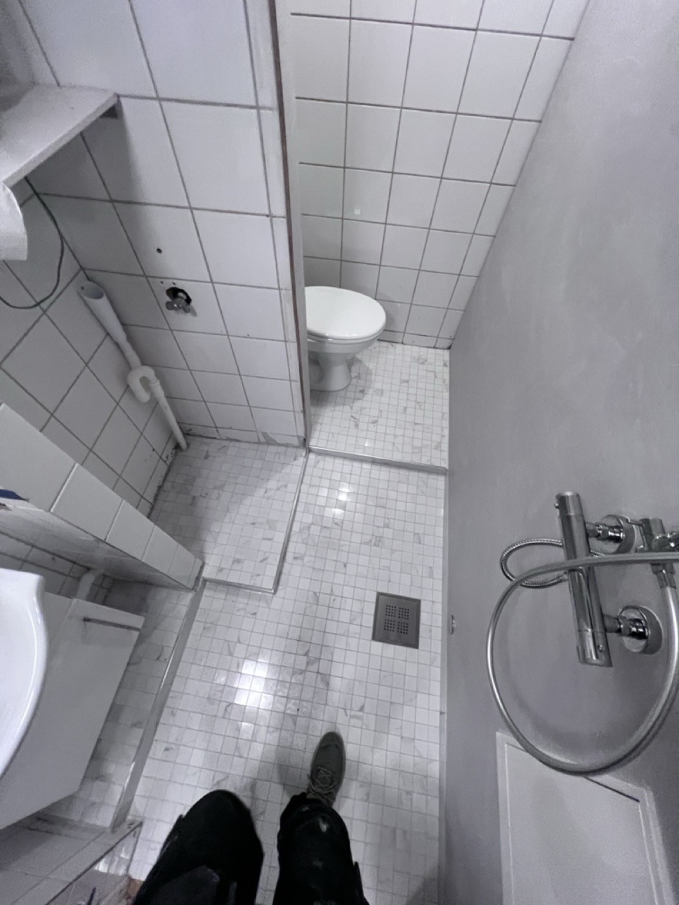 Ferdig bad med mosaikkgulv